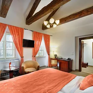 Lippert Prague